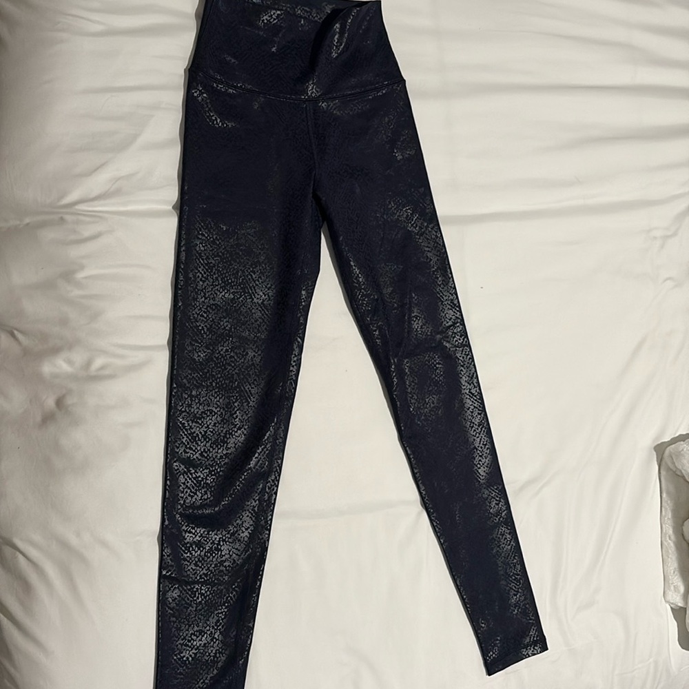 NWOT Aerie Offline Real Me 7/8 High Rise Crossover Leggings XS Black Snakeskin